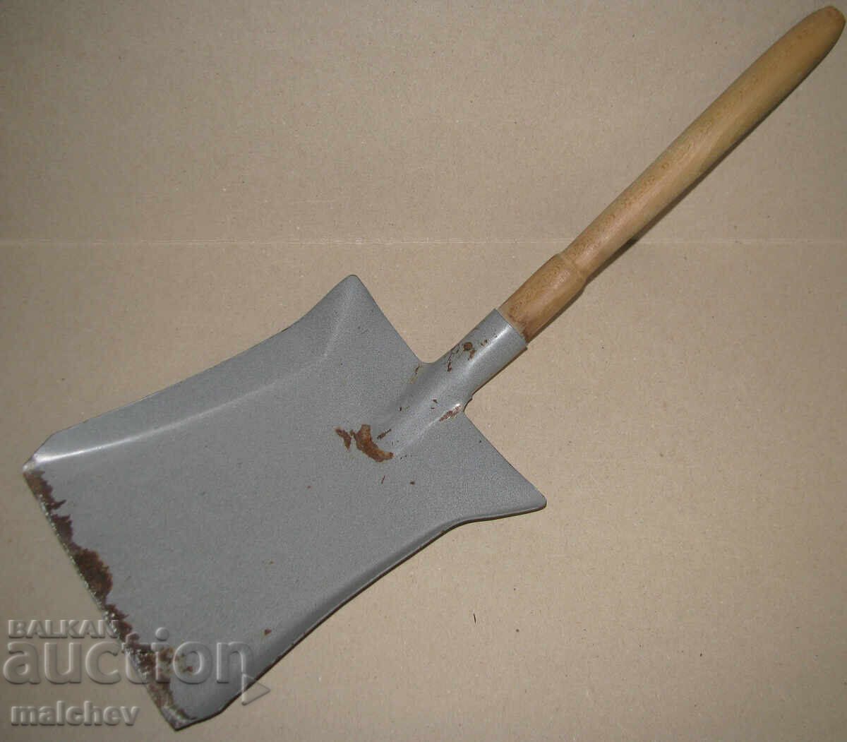 Garbage shovel 60 cm metal with wooden handle, preserved