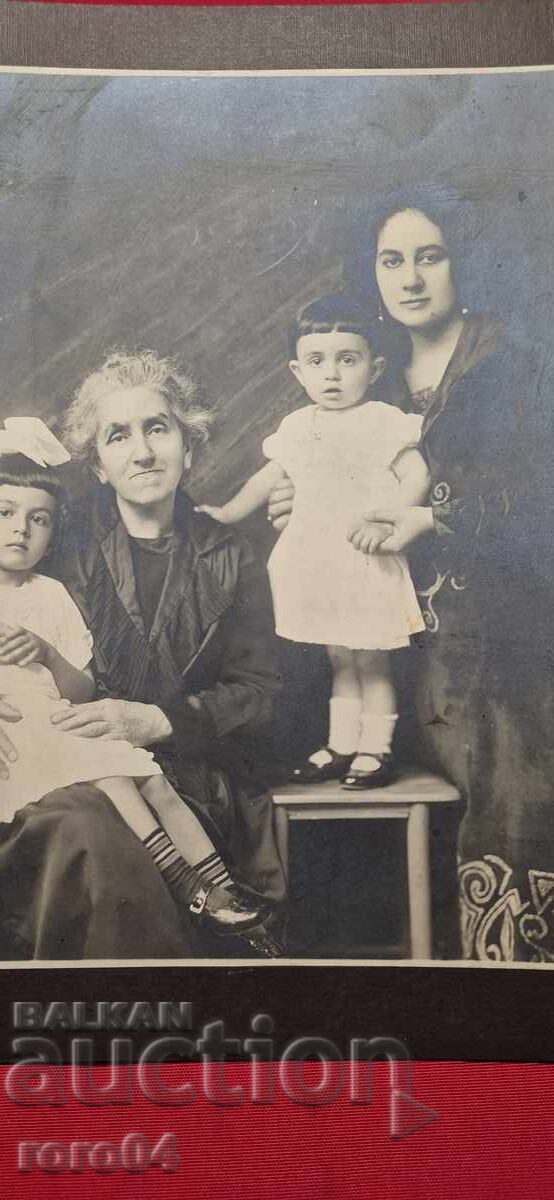 OLD PHOTO - CARDBOARD with price 10.00 BGN | € 5.11 OLD PHOTO - CARDBOARD with price 10.00 BGN | € 5.11