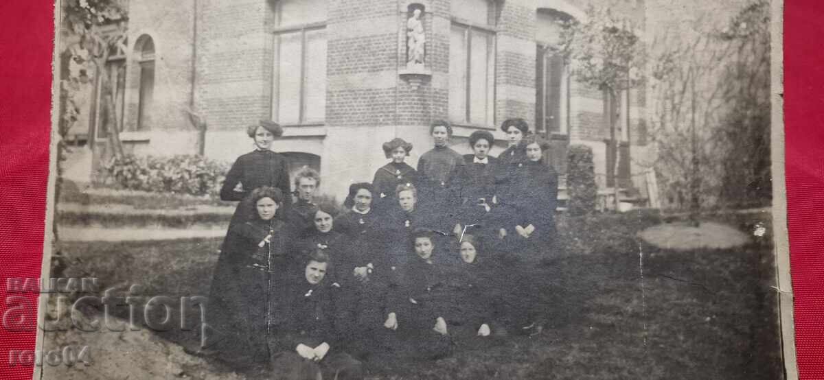 СТАРА ФОТОГРАФИЯ - КАРТОН с цена 19.99 лв. | € 10.22