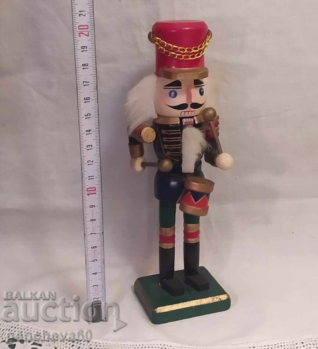 Декоративна дървена кукла Барабанчик 20см. Декоративна дървена кукла Барабанчик 20см.