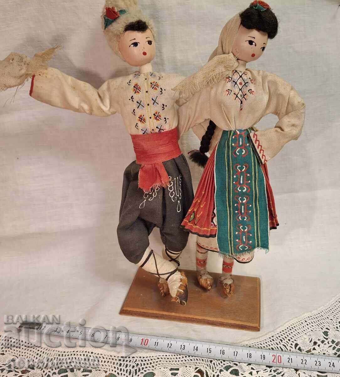 Delivery of Decorative dolls in Bulgarian folk costume 1975 year, "Rachenitsa" Delivery of Decorative dolls in Bulgarian folk costume 1975 year, "Rachenitsa"