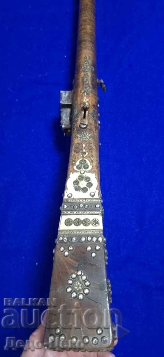 Delivery of Shishane flintlock rifle Delivery of Shishane flintlock rifle