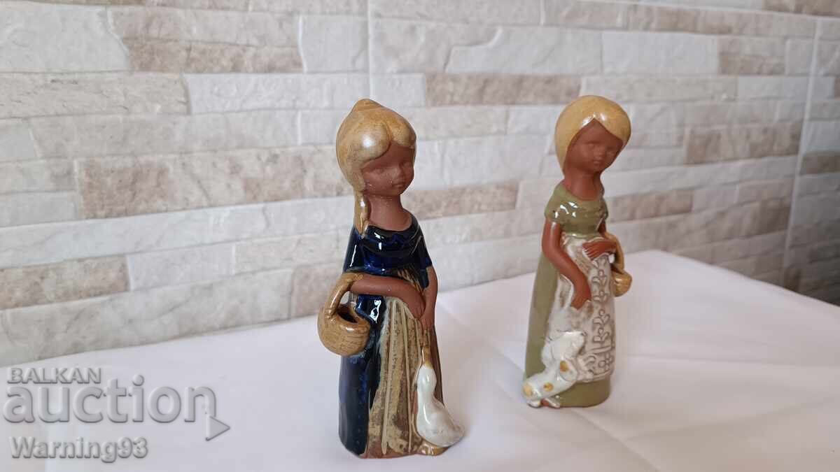 Two ceramic Japanese figures - Women with price 50.00 BGN | € 25.56 Two ceramic Japanese figures - Women with price 50.00 BGN | € 25.56