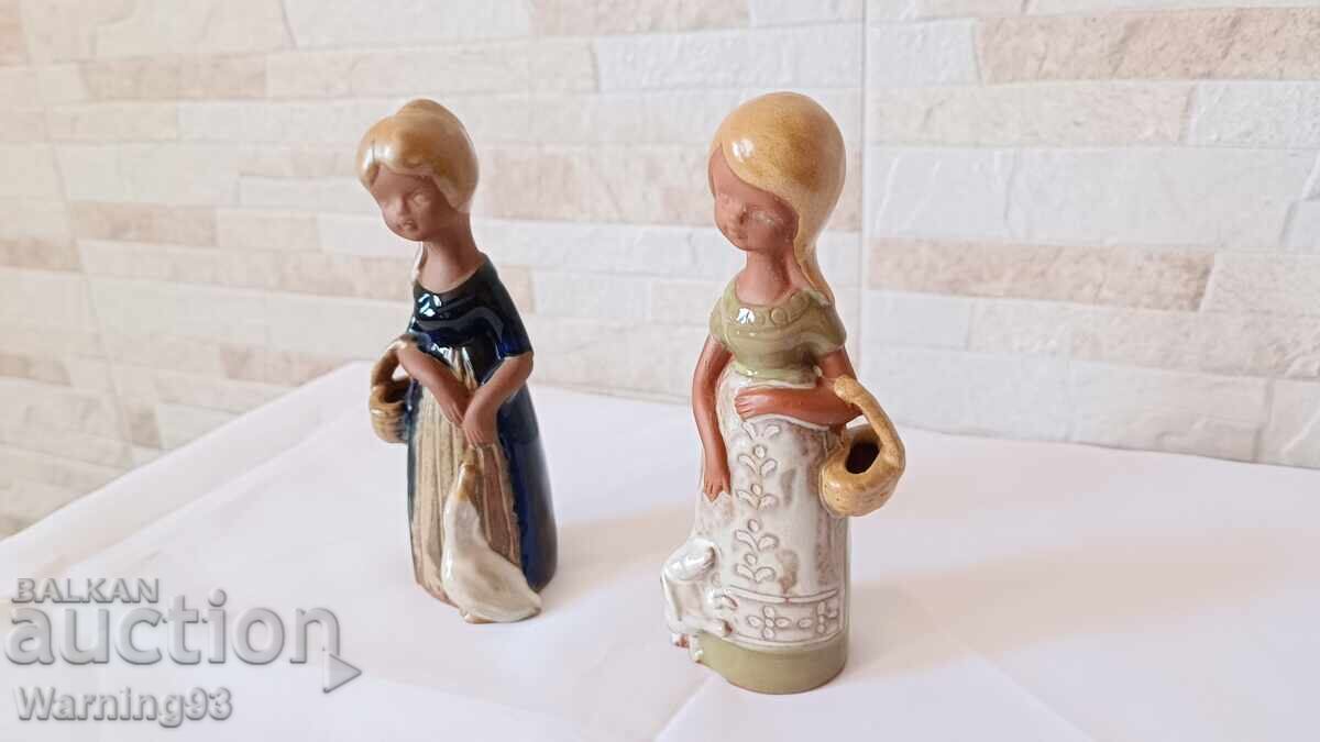 Auction Two ceramic Japanese figures - Women Auction Two ceramic Japanese figures - Women