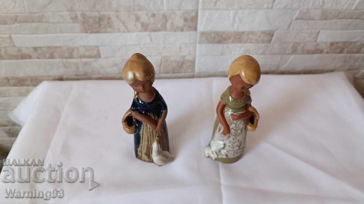 Delivery of Two ceramic Japanese figures - Women Delivery of Two ceramic Japanese figures - Women