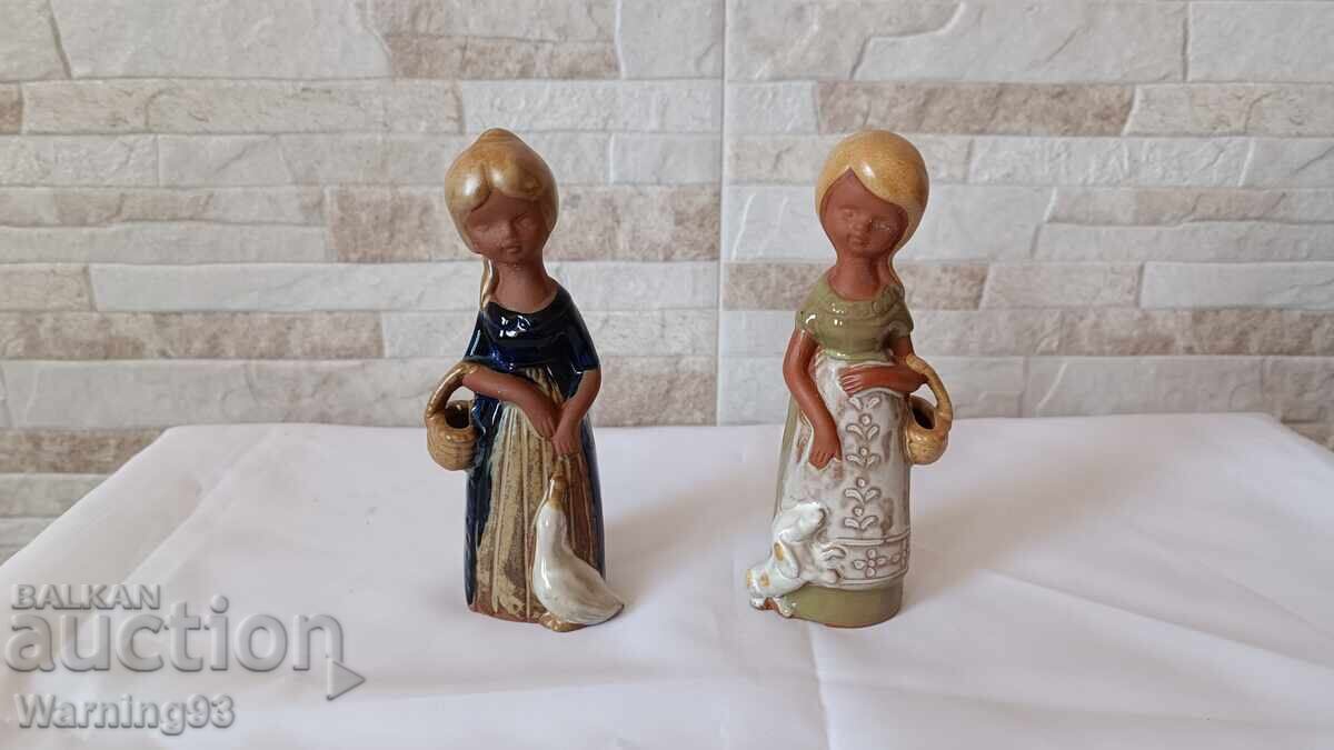 Two ceramic Japanese figures - Women Two ceramic Japanese figures - Women