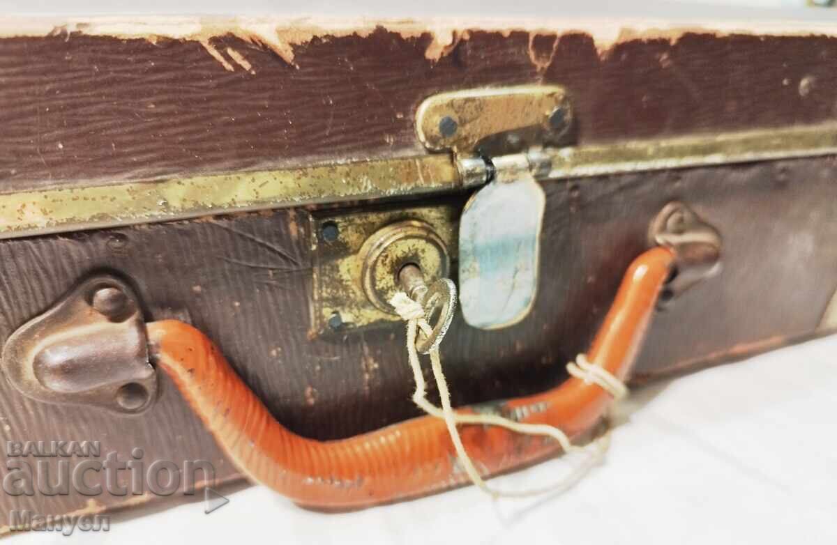 Auction  An old, small and cute suitcase.