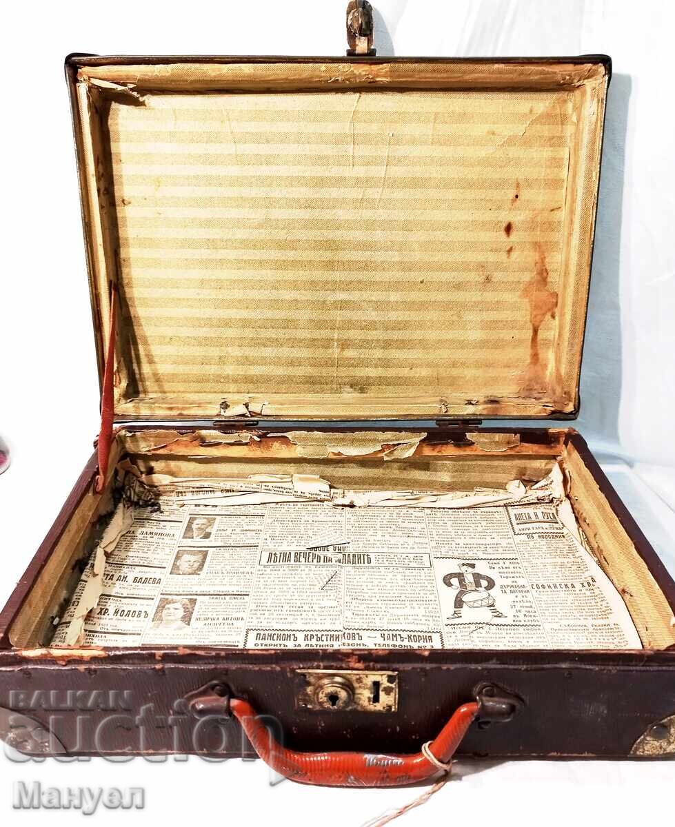 Delivery of An old, small and cute suitcase.