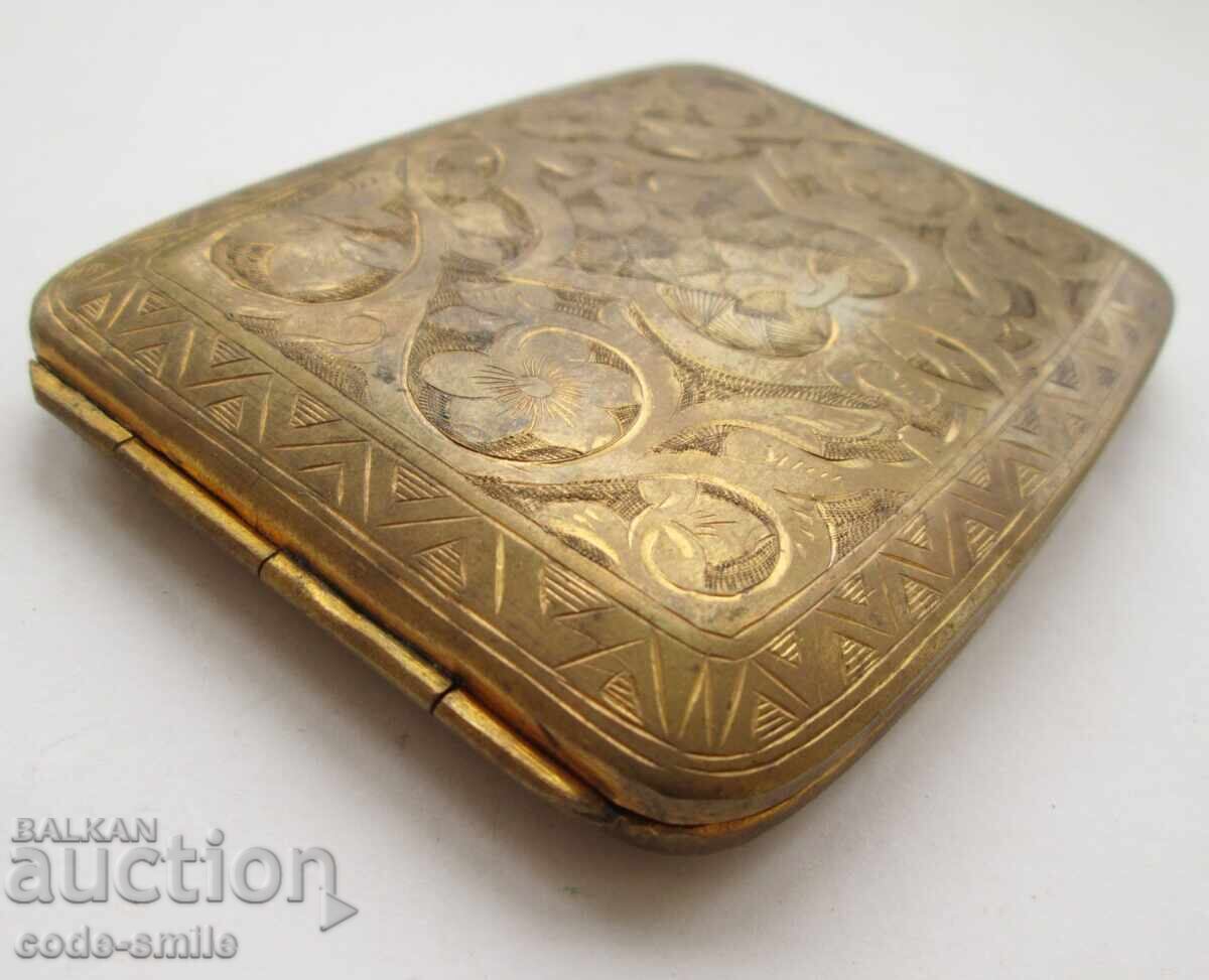 Old Renaissance snuffbox, hand-engraved with gilding with price 200.00 BGN | € 102.26