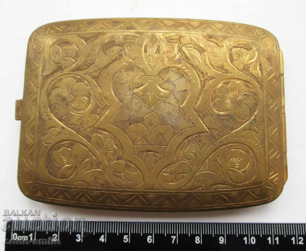 Old Renaissance snuffbox, hand-engraved with gilding - 7