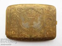 Old Renaissance snuffbox, hand-engraved with gilding