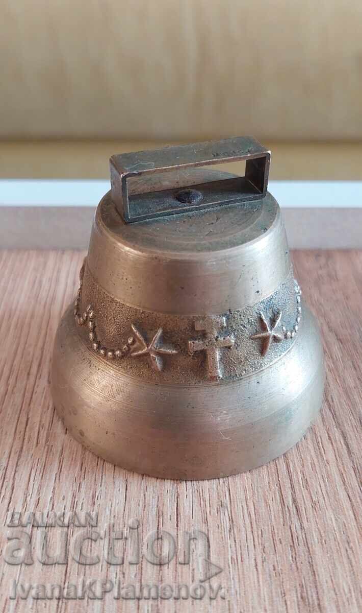 A bell rings with price 10.00 €