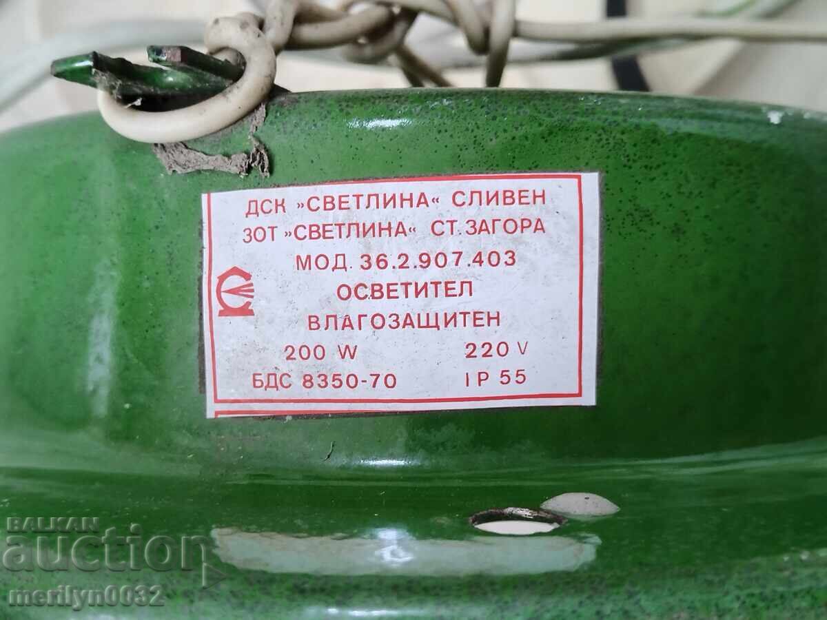Δημοπρασία Παλιά βιομηχανική λάμπα από το υπόγειο εργαστήριο NRB Δημοπρασία Παλιά βιομηχανική λάμπα από το υπόγειο εργαστήριο NRB