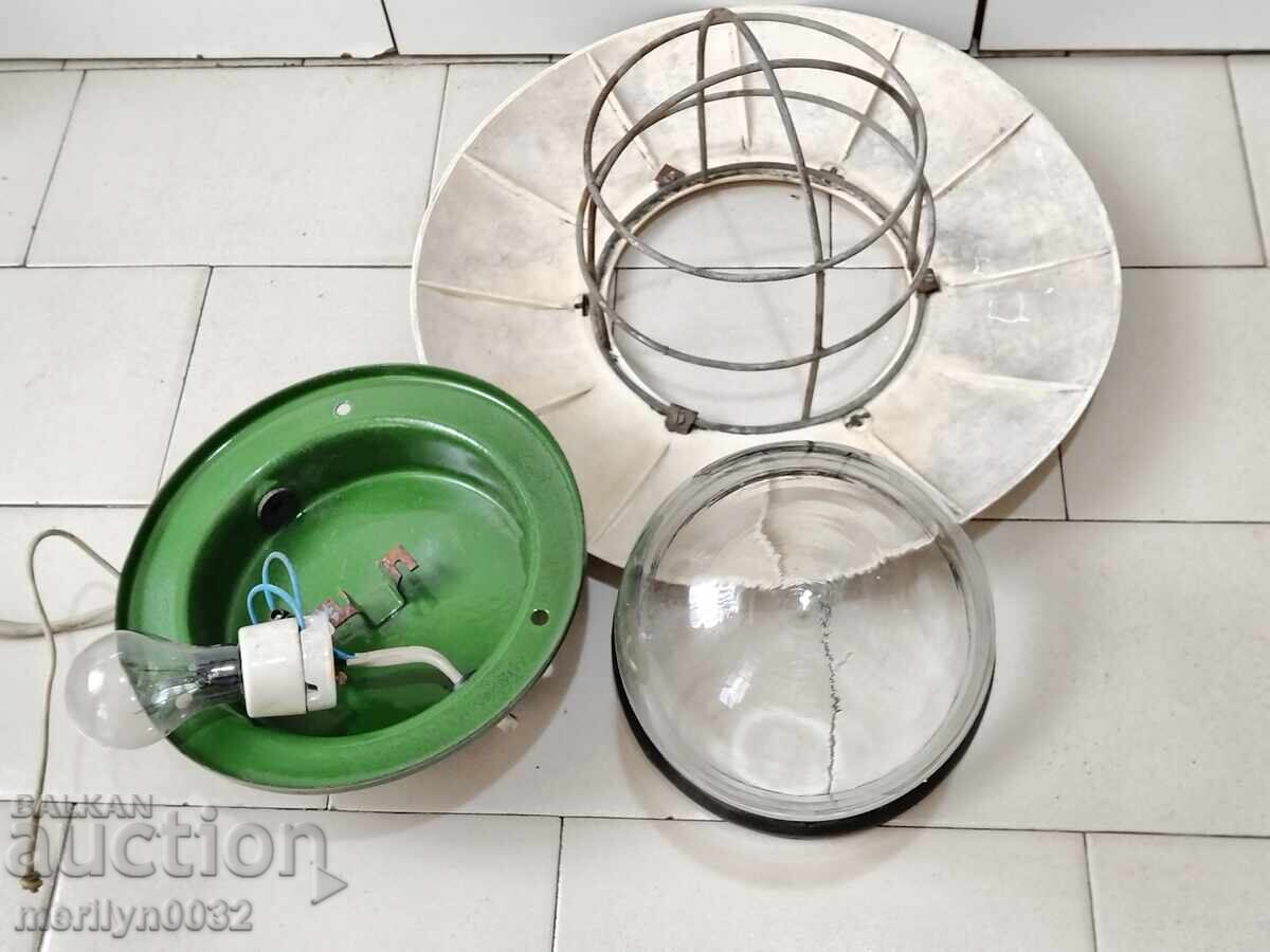 Lampă industrială veche de la atelierul subteran NRB - 5