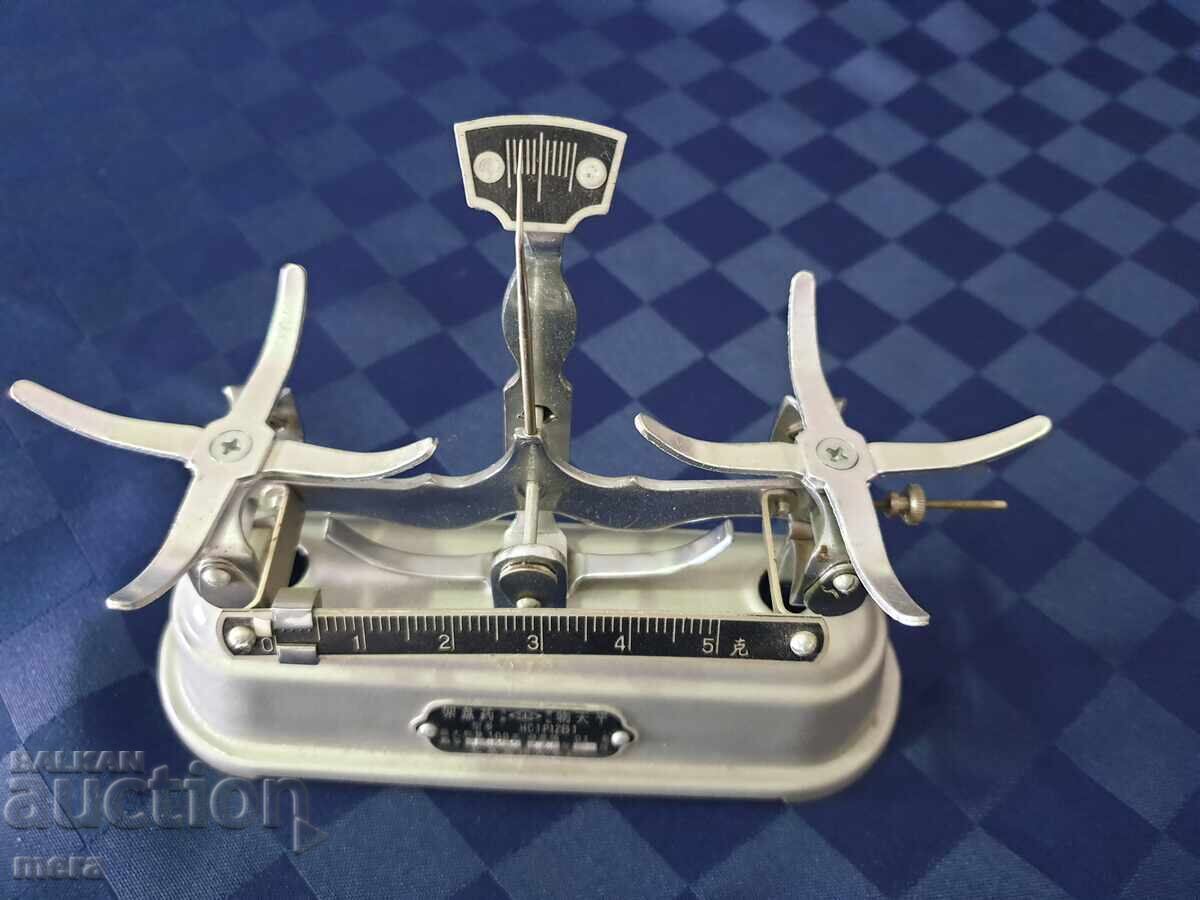 Old Chinese medical scale - 5