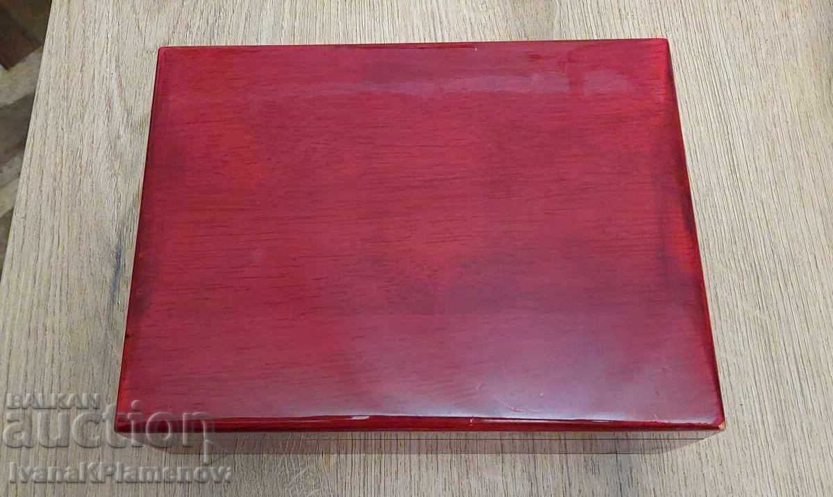 Δημοπρασία Ξύλινο μουσικό κουτί Δημοπρασία Ξύλινο μουσικό κουτί