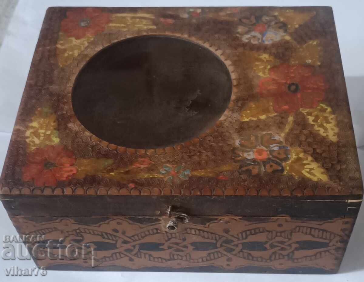 Wooden alarm clock box with price 59.99 BGN | € 30.67 Wooden alarm clock box with price 59.99 BGN | € 30.67