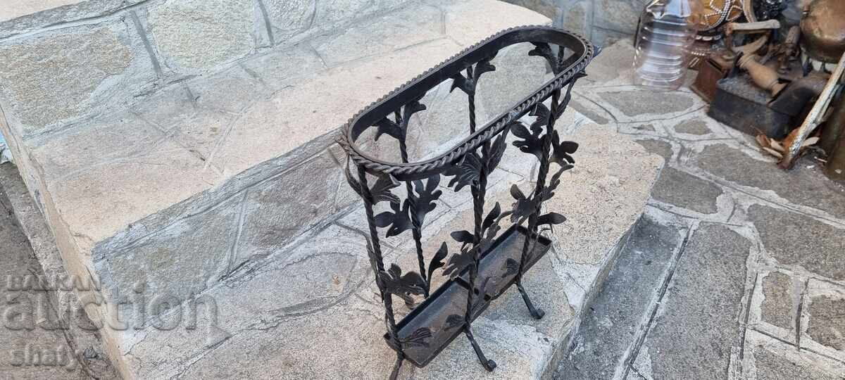 Licitație Suport pentru umbrele si bast din fier forjat Licitație Suport pentru umbrele si bast din fier forjat