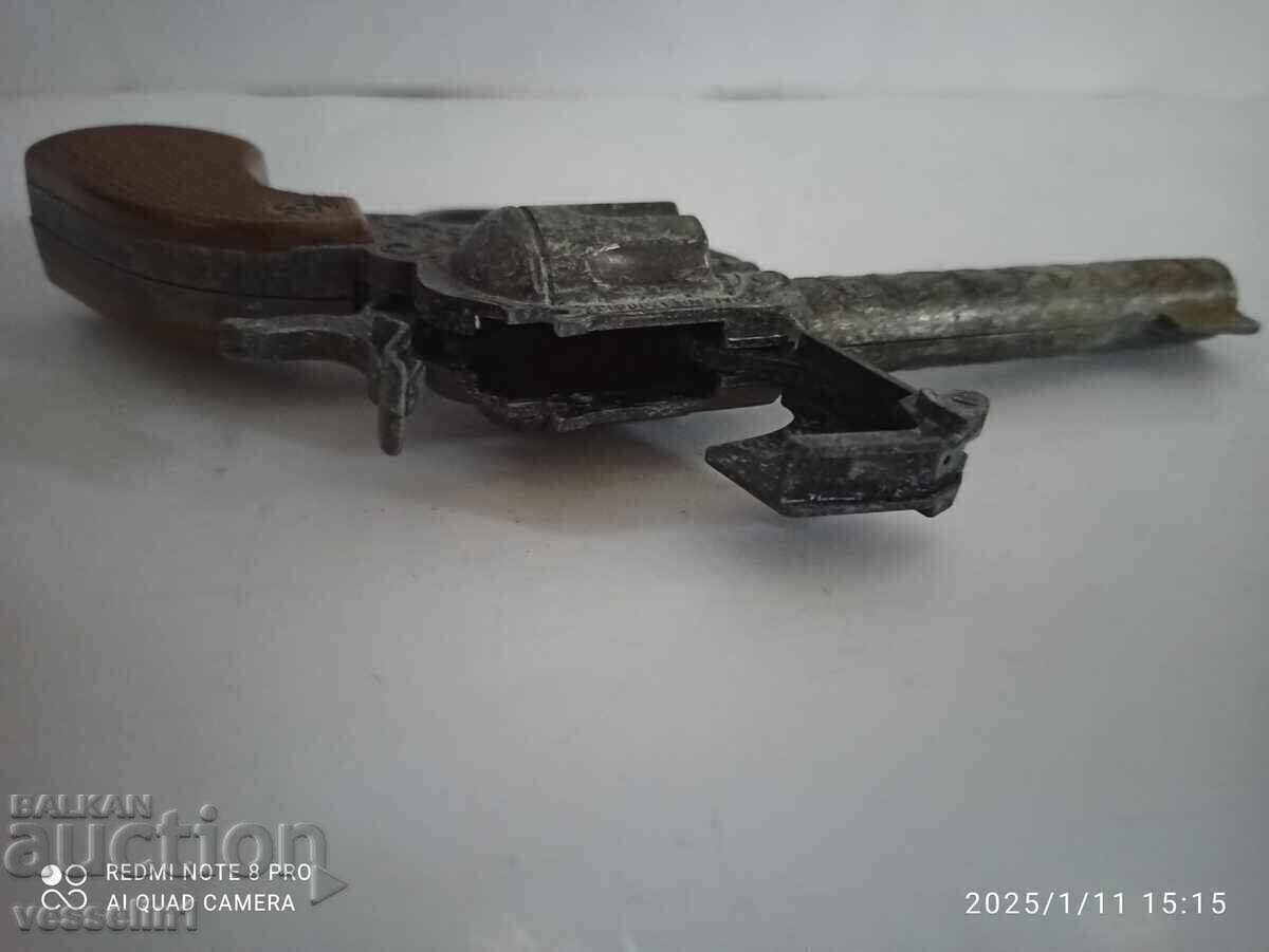 Auction Old toy cap gun for children from the early 80s Auction Old toy cap gun for children from the early 80s