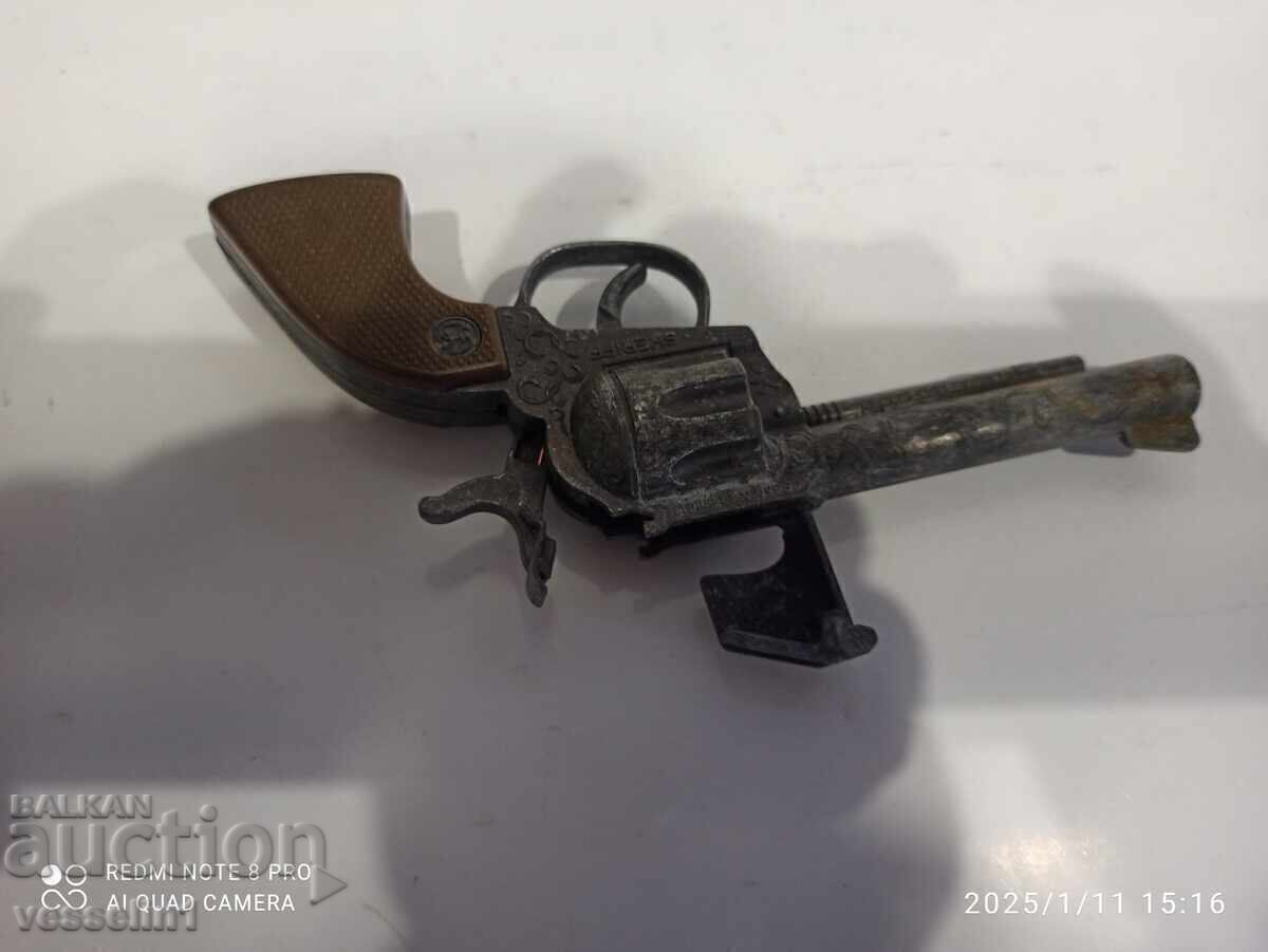 Delivery of Old toy cap gun for children from the early 80s Delivery of Old toy cap gun for children from the early 80s