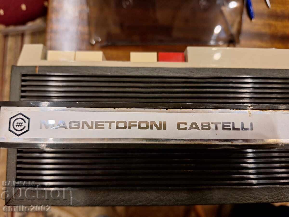 Παράδοση Ρετρό μαγνητόφωνο Castelli Παράδοση Ρετρό μαγνητόφωνο Castelli