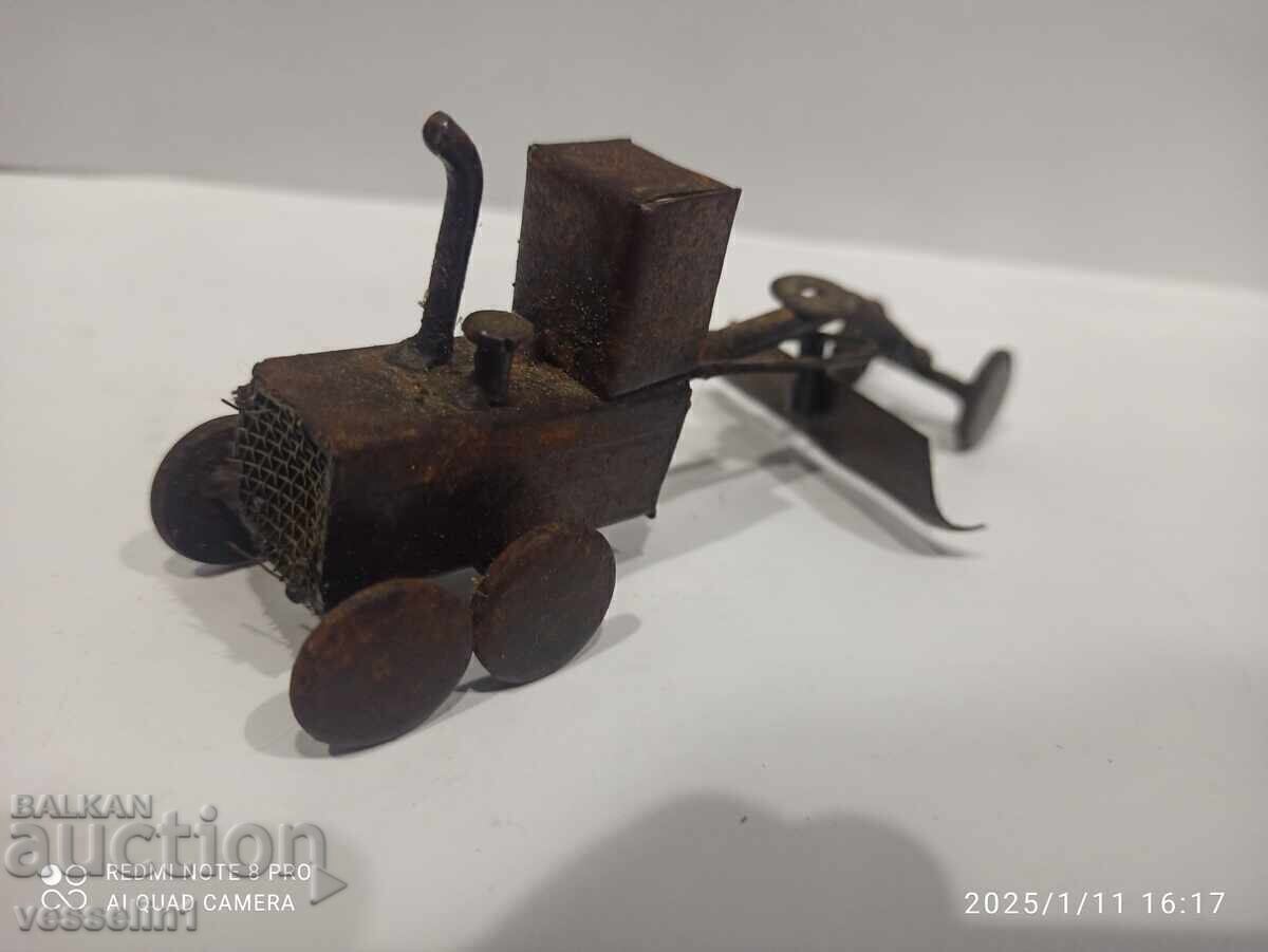 Camion Greder de jucărie din metal vechi decor vintage cu preț € 12.00 | 23.47 BGN