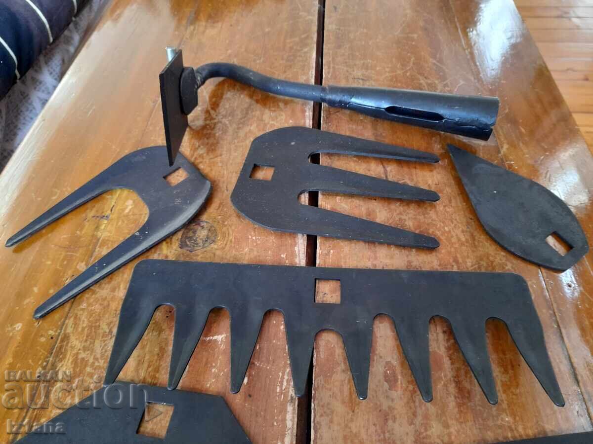 Old garden tools with price 110.00 BGN | € 56.24 Old garden tools with price 110.00 BGN | € 56.24