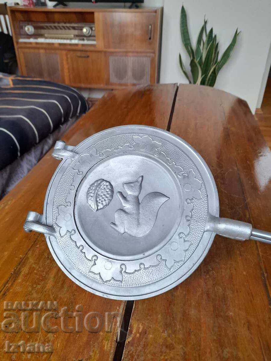 Old cake mold with price 75.00 BGN | € 38.35 Old cake mold with price 75.00 BGN | € 38.35