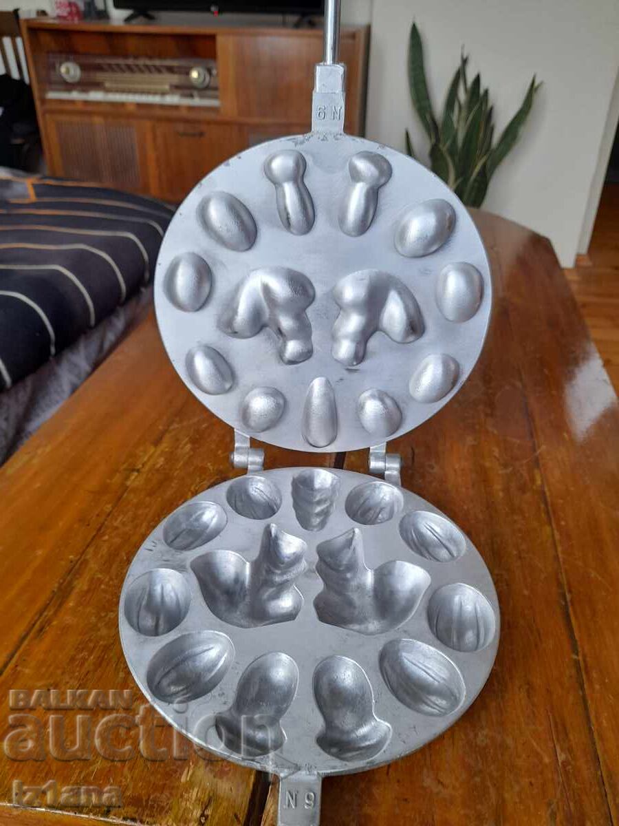 Delivery of Old cake mold Delivery of Old cake mold