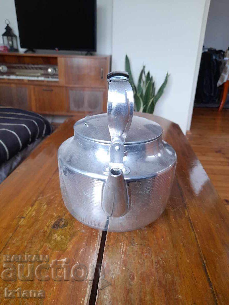 Old electric kettle with price 37.00 BGN | € 18.92 Old electric kettle with price 37.00 BGN | € 18.92