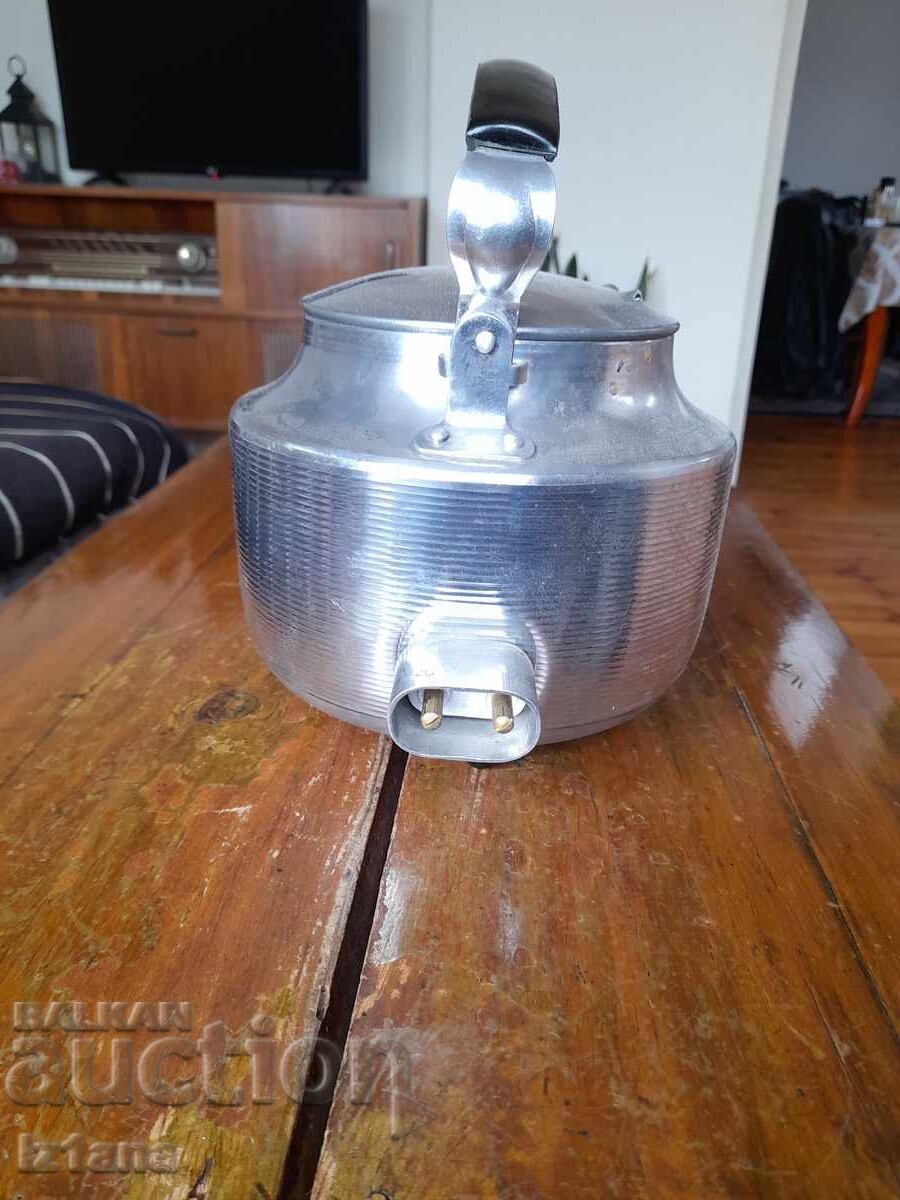 Delivery of Old electric kettle Delivery of Old electric kettle