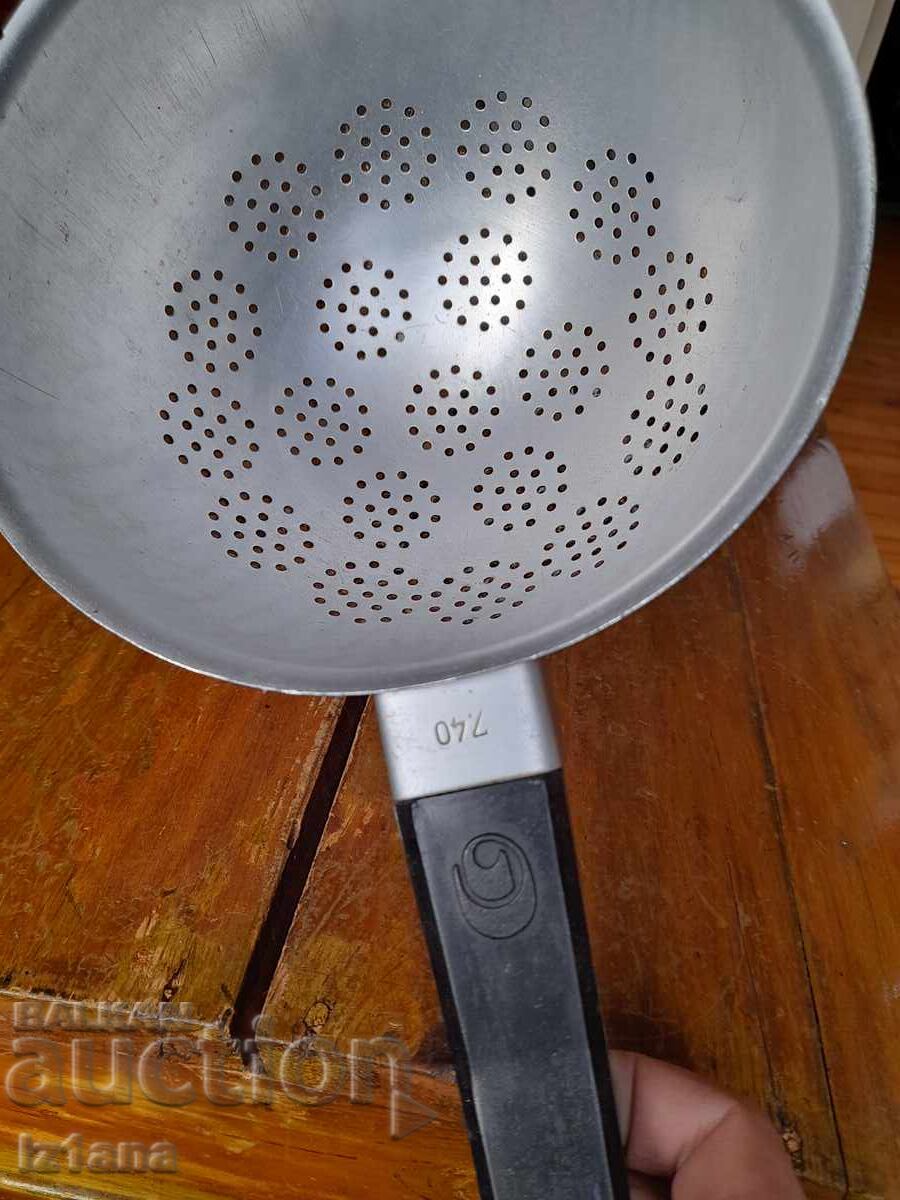 Auction Old aluminum strainer, colander Auction Old aluminum strainer, colander