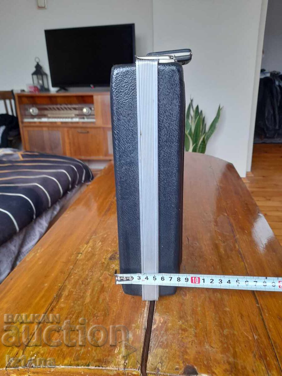 Servietă diplomatică veche, valiză cu preț 45.00 BGN | € 23.01 Servietă diplomatică veche, valiză cu preț 45.00 BGN | € 23.01