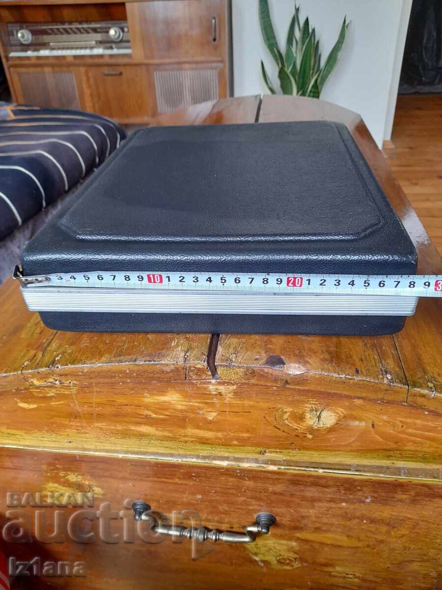 Livrarea Servietă diplomatică veche, valiză Livrarea Servietă diplomatică veche, valiză