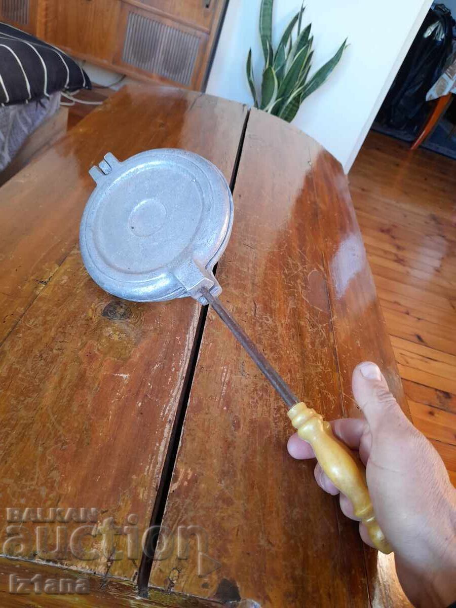 Old device for baking sweets, Nuts with price 45.00 BGN | € 23.01 Old device for baking sweets, Nuts with price 45.00 BGN | € 23.01