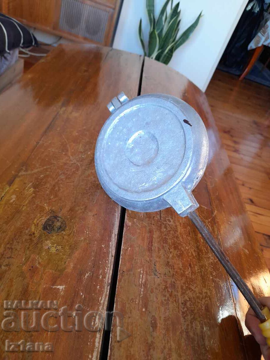 Auction Old device for baking sweets, Nuts Auction Old device for baking sweets, Nuts