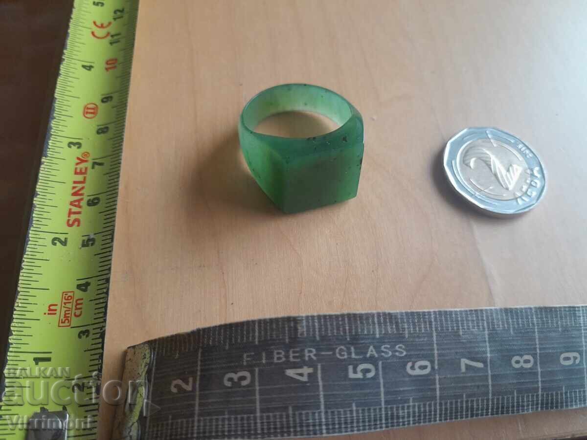 Δαχτυλίδι πράσινο νεφρίτη, μεγάλο, 50 καρατίων, με τιμή 60.00 BGN | € 30.68 Δαχτυλίδι πράσινο νεφρίτη, μεγάλο, 50 καρατίων, με τιμή 60.00 BGN | € 30.68