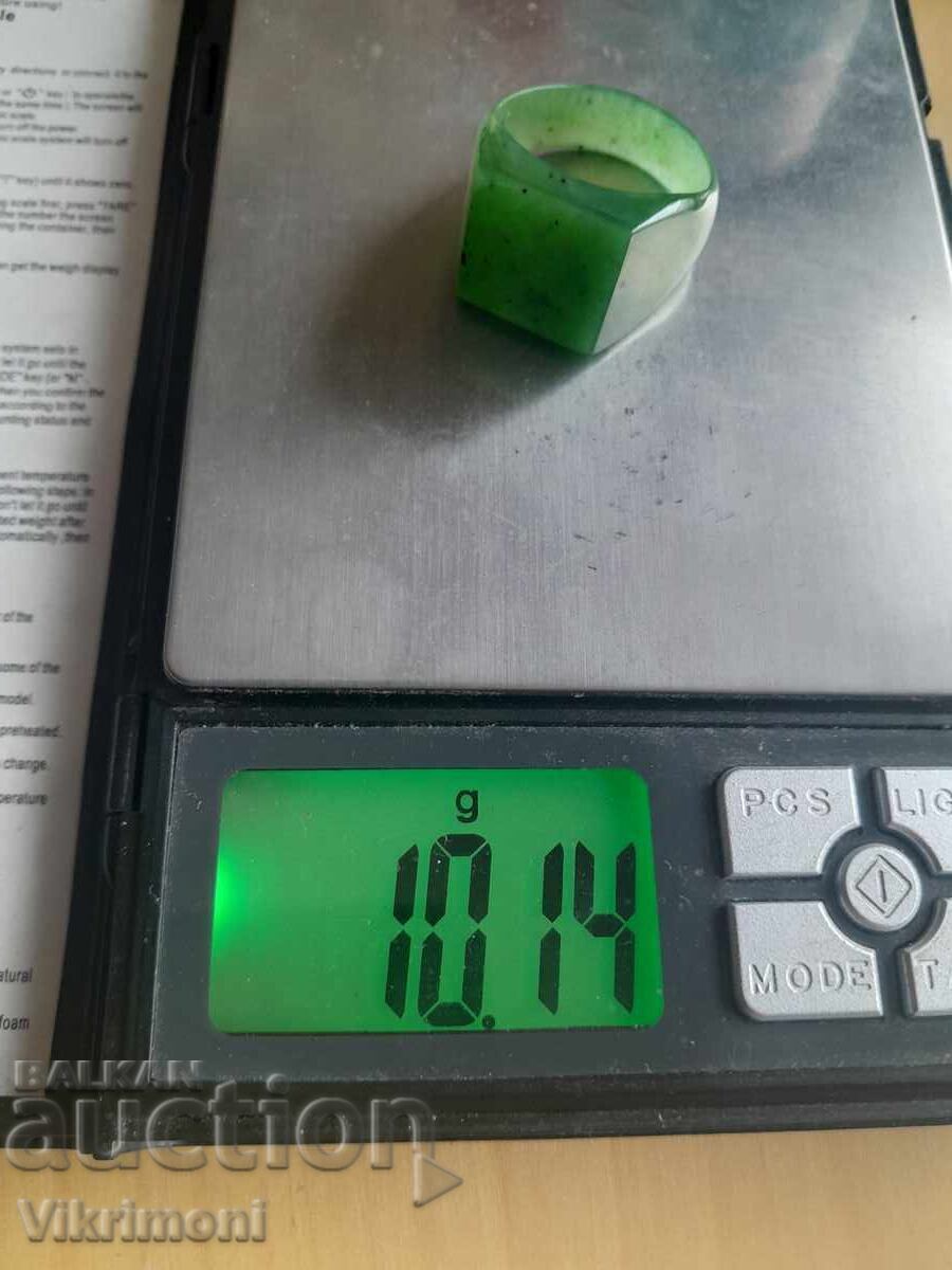 Παράδοση Δαχτυλίδι πράσινο νεφρίτη, μεγάλο, 50 καρατίων, Παράδοση Δαχτυλίδι πράσινο νεφρίτη, μεγάλο, 50 καρατίων,