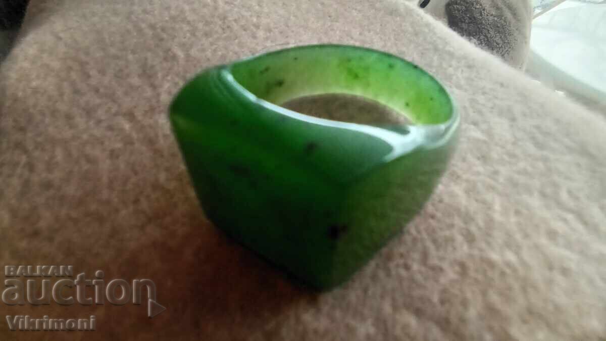 Δαχτυλίδι πράσινο νεφρίτη, μεγάλο, 50 καρατίων, Δαχτυλίδι πράσινο νεφρίτη, μεγάλο, 50 καρατίων,