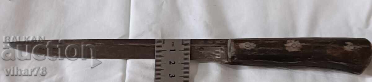 Auction a knife Auction a knife