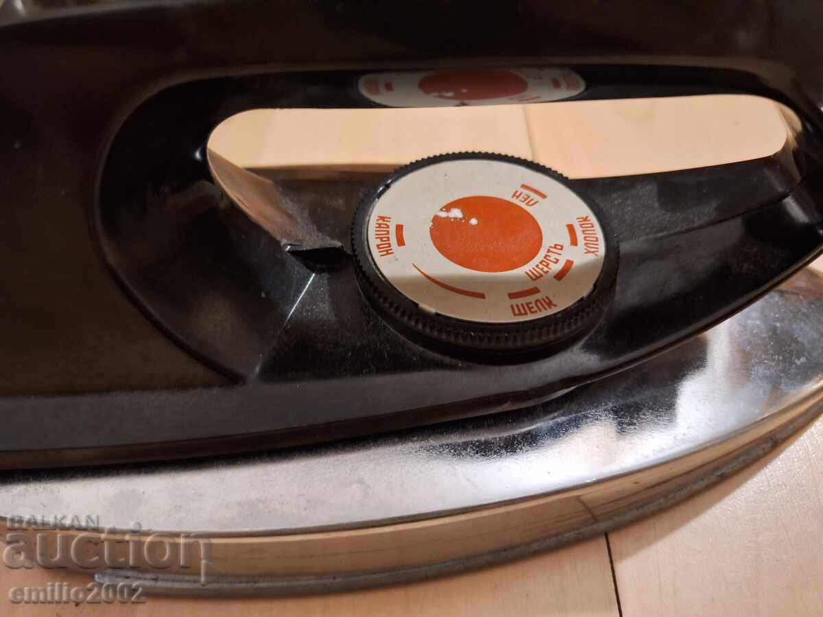 Auction Retro iron social Auction Retro iron social