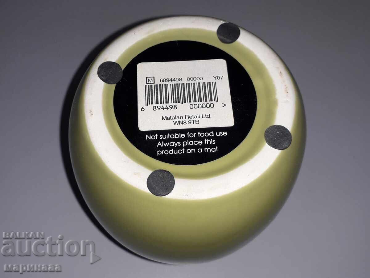 VAZĂ NOUĂ. CERAMICA ALBA cu preț 5.00 BGN | € 2.56 VAZĂ NOUĂ. CERAMICA ALBA cu preț 5.00 BGN | € 2.56