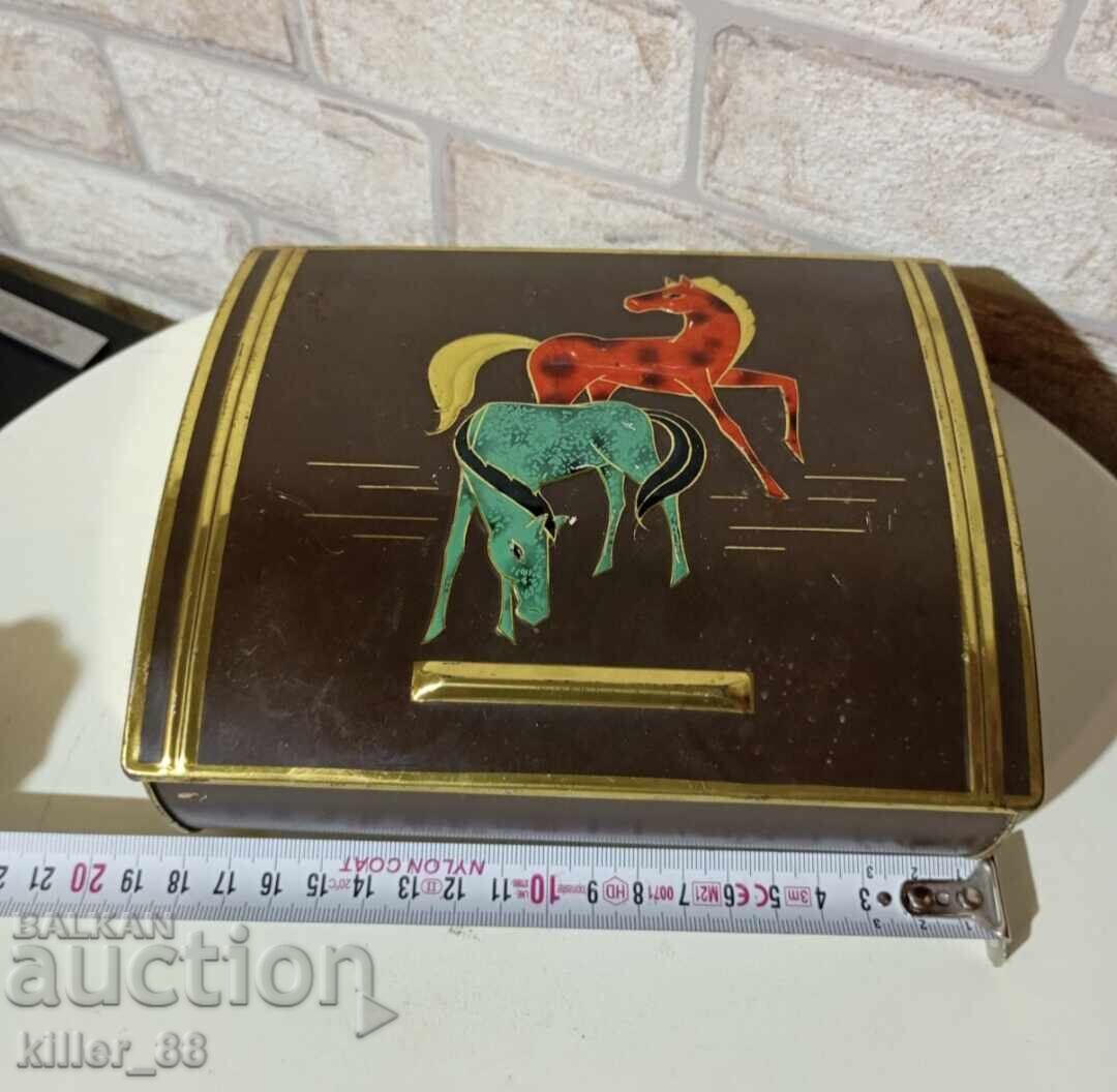 Metal box with horses - 6