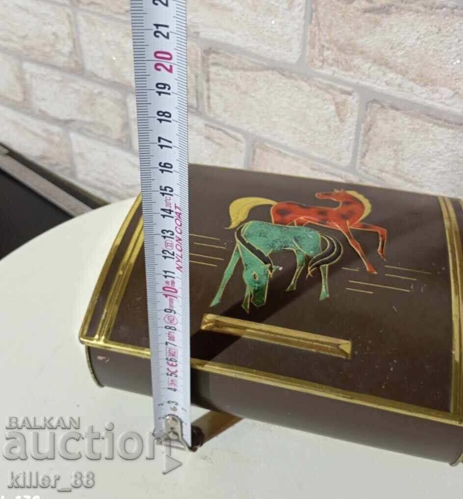 Metal box with horses - 7