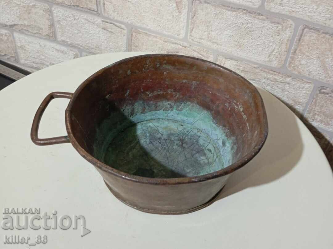 castron vechi de cupru cu preț 35.00 BGN | € 17.90 castron vechi de cupru cu preț 35.00 BGN | € 17.90