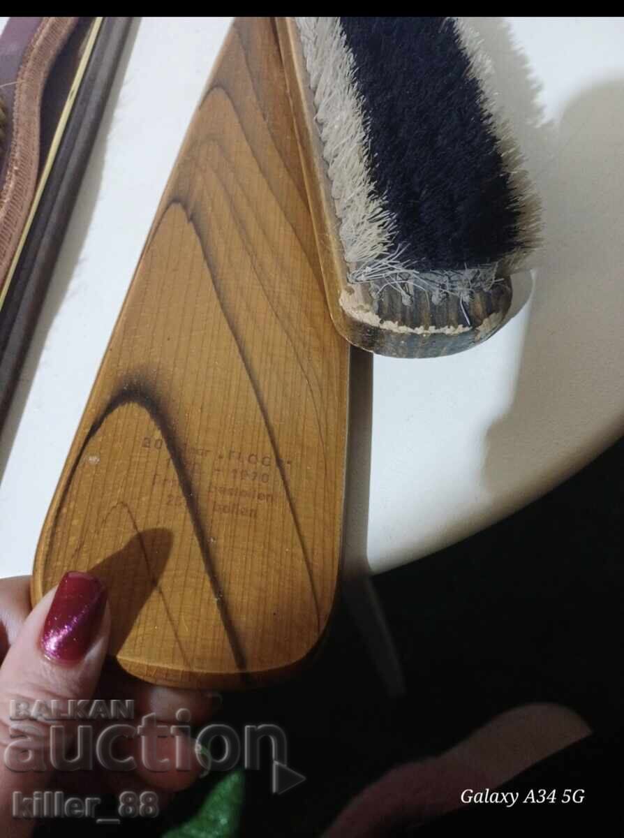 Vintage Brushes with price 25.00 BGN | € 12.78