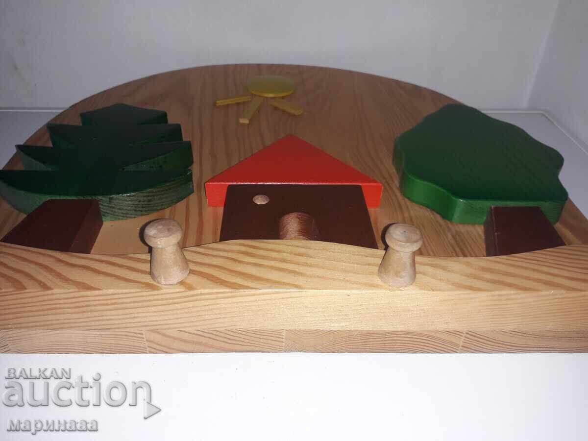 Delivery of LARGE CHILDREN'S HANGER. WOOD Delivery of LARGE CHILDREN'S HANGER. WOOD