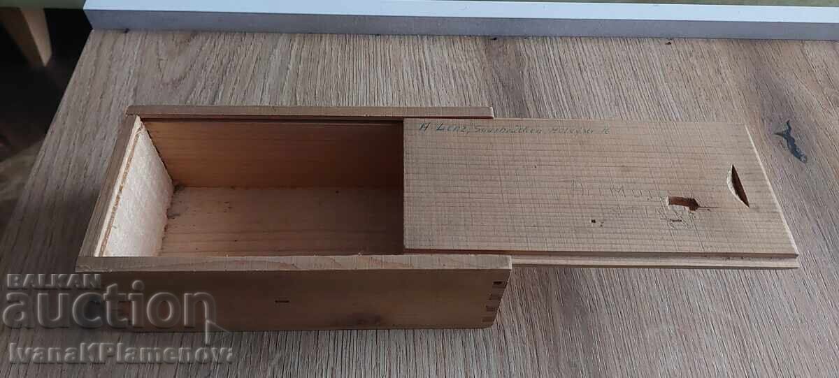 Cutie de lemn cu preț 7.00 BGN | € 3.58 Cutie de lemn cu preț 7.00 BGN | € 3.58