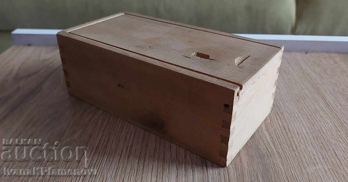 Auction Wooden box Auction Wooden box