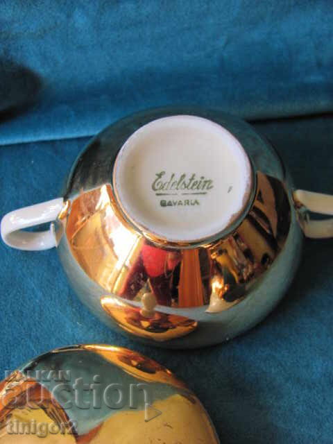 Delivery of 40s porcelain milk jug and sugar bowl, marking